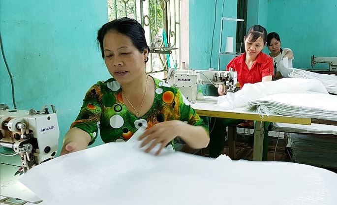 Cuộc thi nhằm nhân lên những tấm gương phụ nữ sáng tạo tiêu biểu trong sản xuất. Ảnh minh họa