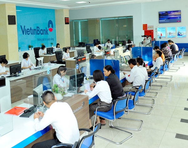 VietinBank còn thể hiện sự vượt trội của công nghệ khi đưa vào VietinBank eFAST nhiều tính năng nổi bật. Đặc biệt đối với UI/UX (giao diện/ trải nghiệm người dùng) đã được VietinBank thiết kế theo xu hướng Responsive Web Design - thân thiện, đáp ứng được mọi thiết bị và môi trường người dùng, đa ngôn ngữ (Việt, Anh, Trung, Hàn, Nhật) giúp khách hàng trải nghiệm dịch vụ một cách ưu việt hơn.