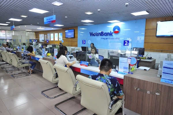 VietinBank dành tặng các bác sỹ tại các bệnh viện đang có quan hệ với VietinBank trên toàn quốc 2.000 Gói bảo hiểm COVID-19 với tổng mức trách nhiệm bảo hiểm trên 100 tỷ đồng. 