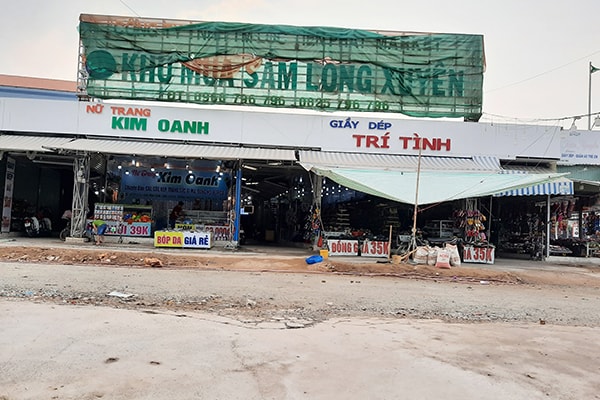 p/Khu mua sắm Long Xuyên xây tự phát