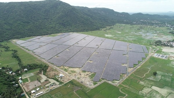 Sao Mai Solar PV1 dưới chân Núi Cấm phong cảnh hữu tình và nhuốm màu huyền thoại