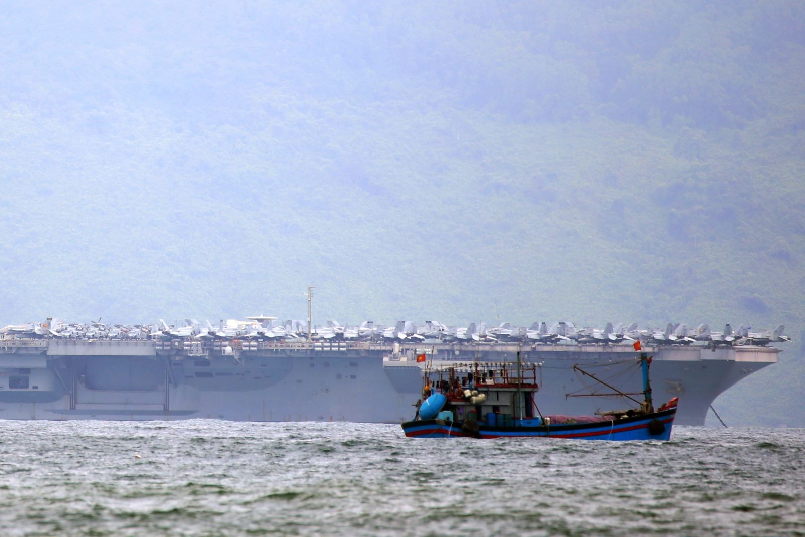 Đây là tàu sân bay thứ hai của Mỹ ghé thăm Đà Nẵng, sau chuyến thăm trước đó của tàu sân bay Carl Vinson năm 2018.