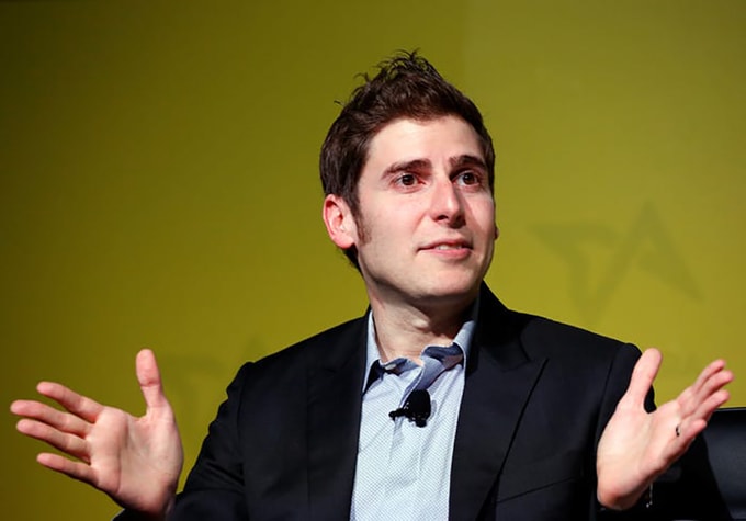 Eduardo Saverin cũng là người đồng sáng lập Facebook và là giám đốc tài chính đầu tiên của mạng xã hội này. Tuy nhiên, ông chỉ làm việc một năm.Saverin từng nổi tiếng vì kiện Mark Zuckerberg ra tòa, nhưng sau đó cả hai đạt thỏa thuận riêng. Năm 2011, ông từ bỏ quốc tịch Mỹ và chuyển đến Singapore. Hiện tài sản của đồng sáng lập Facebook khoảng 10,5 tỷ USD, theo Forbes. Ảnh: Reuters.