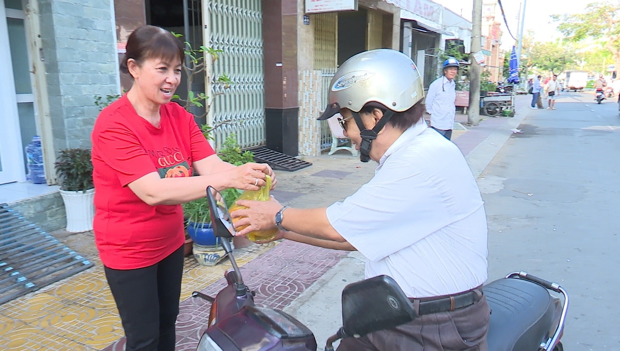 Những ổ bánh mì thanh long được nhiều khách hàng đón nhận