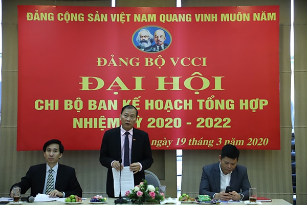 Hoàng Quang Phòng, Bí thư Đảng ủy, Phó Chủ tịch VCCI phát biểu tại Đại hội Chi bộ.