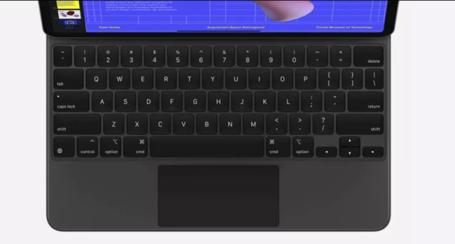 Với bổ sung bàn phím và trackpad, Apple đang thu hẹp khoảng cách máy tính bảng và laptop. Ảnh: Apple.