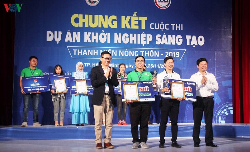 Phan Minh Tiến đạt được giải Nhì - Chung kết cuộc thi Dự án khởi nghiệp sáng tạo – Thanh niên nông thôn.