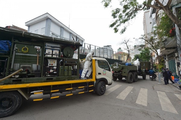 Cả hệ thống chính trị đang tích cực thực hiện nhiều giải pháp cấp bách trong cuộc chiến phòng chống dịch COVID-19 tại Việt Nam. Ảnh: Quốc Tuấn