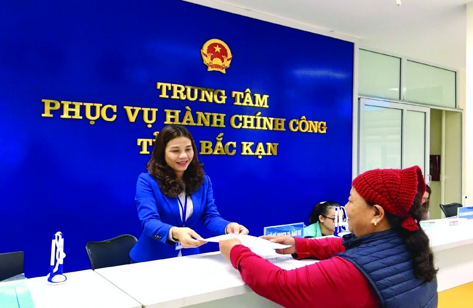  Trung tâm Hành chính công tỉnh Bắc Kạn đi vào hoạt động đã giúp người dân và doanh nghiệp thuận lợi hơn trong giao dịch các 