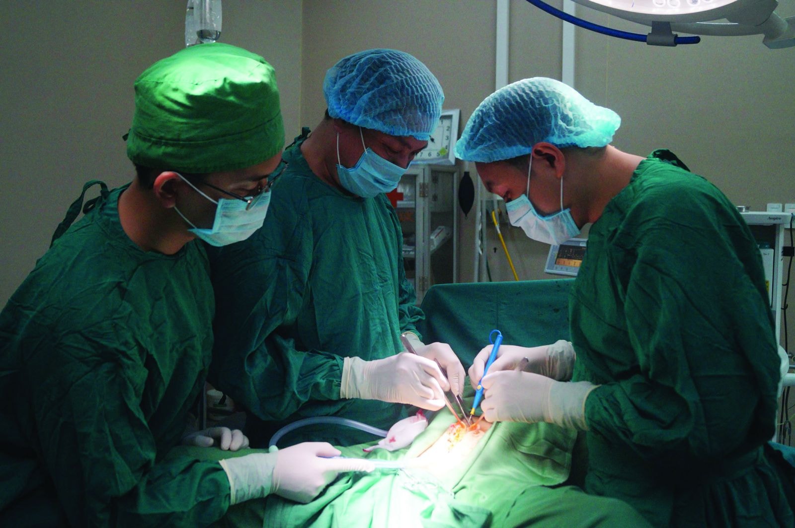  Ca phẫu thuật cắt cụt trực tràng qua đường bụng và tầng sinh môn được thực hiện tại Bệnh viện Đa khoa tỉnh Bắc Kạn