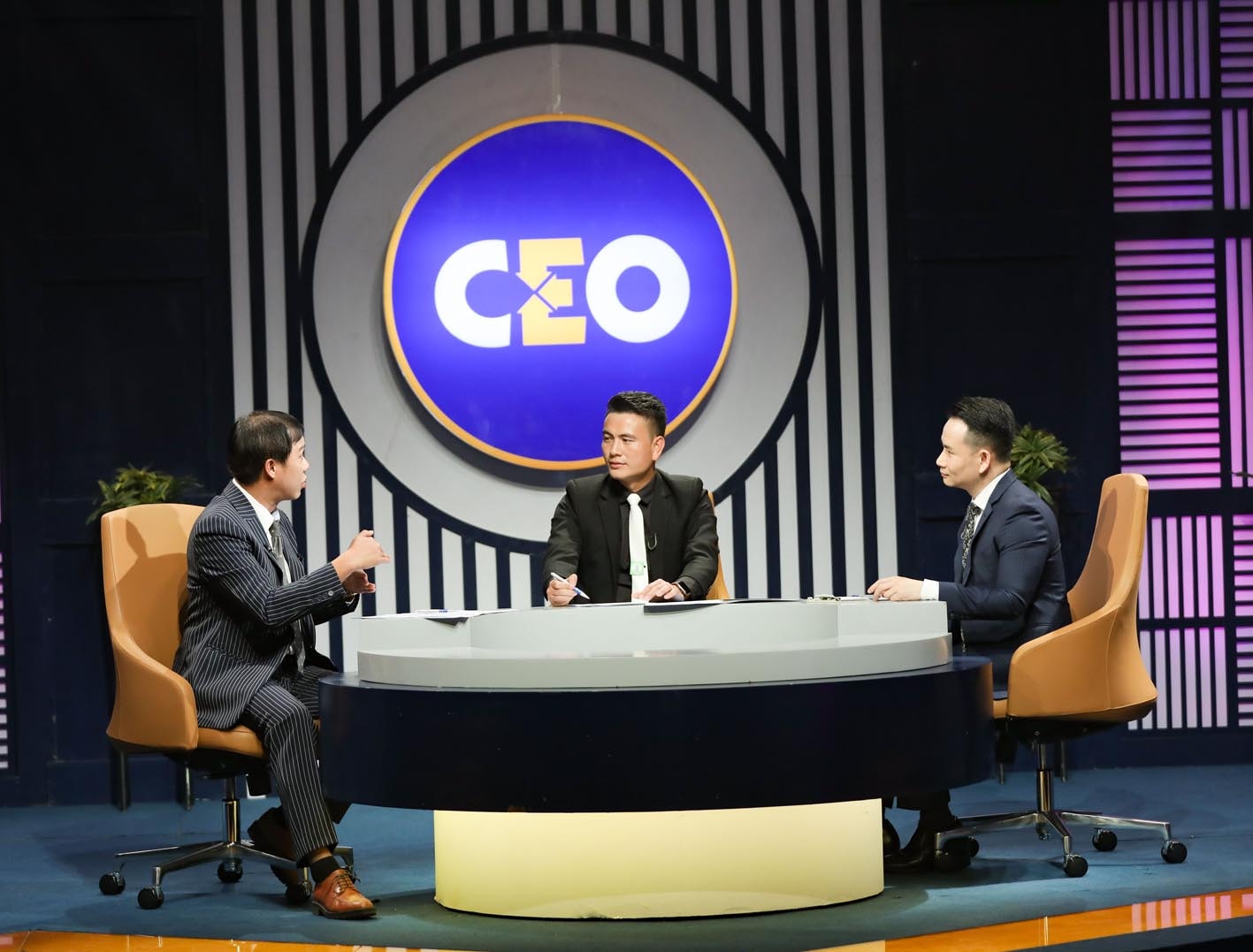   CEO Hoàng Văn Sáu chia sẻ câu chuyện của mình trong chương trình CEO- Chìa khóa thành công trên VTV1