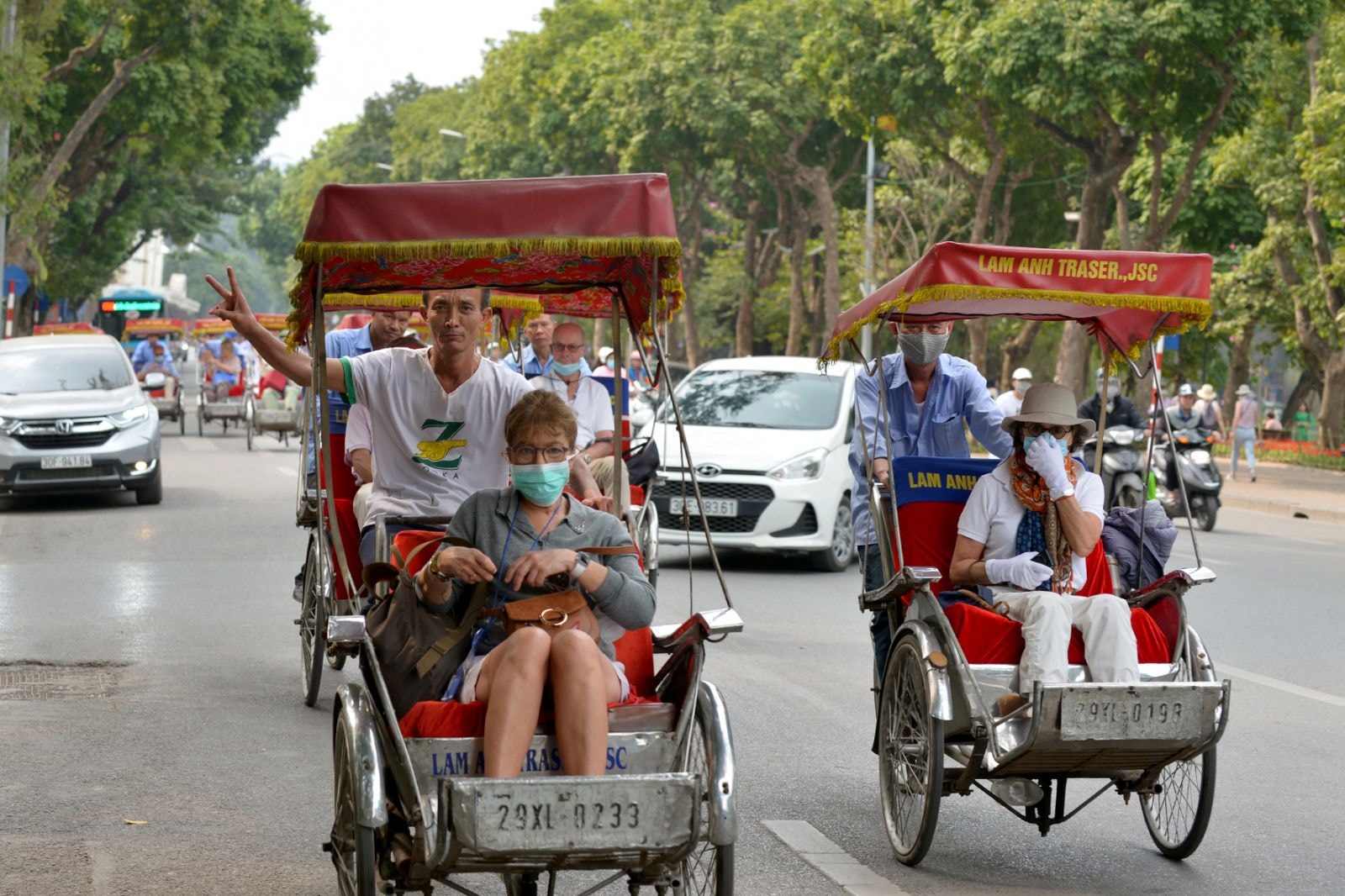 Các tour kích cầu, giảm giá cho du khách đang được hiệp hội, doanh nghiệp du lịch triển khai, chờ dịch được kiểm soát sẽ tung ra vào thời điểm thích hợp.