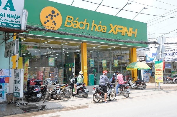 Các cửa hàng Bách Hóa Xanh không còn cảnh người dân chen lấn mua hàng dự trữ như trong chiều ngày 31/3.