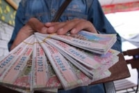 [COVID-19] Bình Dương hỗ trợ toàn bộ người bán vé số 60.000 đồng/ngày