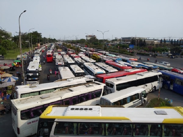 Với hơn 70.000 lao động, hằng ngày trên 800 xe đưa rước công nhân nên không đáp ứng được chỉ thị 16 của Thủ tướng Chính phủ. 