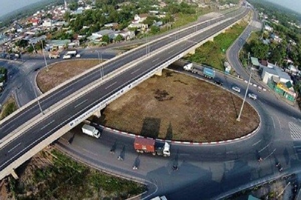 Theo Luật sư Nguyễn Hải Vân – Phó Chủ nhiệm Đoàn Luật sư tỉnh Bà Rịa – Vũng Tàu, nhận định: Trong vụ việc này, tạm thời chúng ta chưa bàn luận đến vấn đề thẩm quyền hay “đúng, sai”. Mà chúng ta hãy phân tích kỹ đến các yếu tố phù hợp, hợp lý hay không hợp lý… đối với một vụ việc, hành vi cụ thể để đưa ra nhận định một cách quan nhất, tránh quy chụp dẫn đến hiểu sai trong dư luận