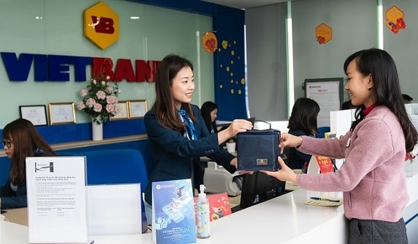 Vietbank) đã triển khai nhiều hoạt động hỗ trợ khách hàng mùa dịch COVID-19 như cơ cấu lại thời hạn trả nợ, miễn, giảm lãi, phí theo Thông tư 01/2020/TT-NHNN.