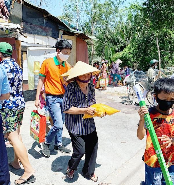 Luôn có những tấm lòng vị tha bao dung đang thầm lặng đóng góp công sức của mình để giúp đỡ cho xã hội.