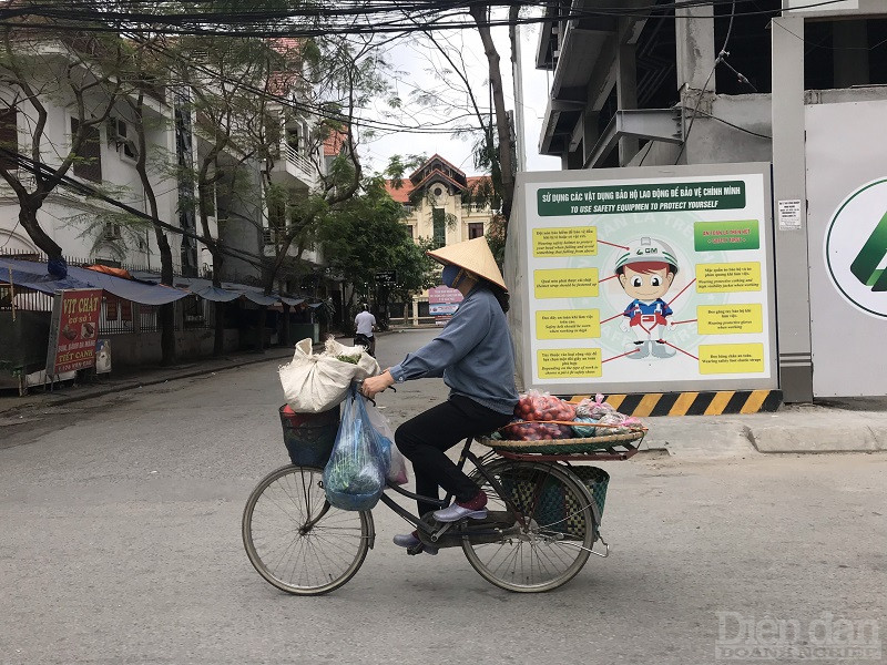 Với mỗi người mưu sinh thường nhật như thế này, Tết lao động thực sự là một ngày mà họ có thể bán hết hàng, có thêm chút thu nhập để ổn định cuộc sống.