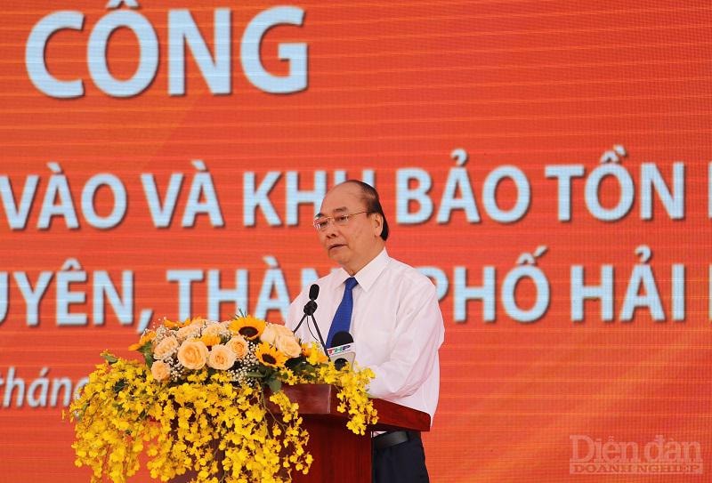 Trong bối cảnh đất nước đang gồng mình chống đại dịch COVID-19, vừa “chống dịch như chống giặc”, vừa nỗ lực sản xuất, kinh doanh, một lần nữa cho thấy người dân Việt Nam có tinh thần yêu nước nồng nàn, quyết tâm sắt đá, kết hợp được sức mạnh đoàn kết toàn dân tộc. Chính từ những khó khăn, thách thức chưa từng có này, ngay chính ở nơi “hồn thiêng sông núi”, chúng ta vô cùng tự hào về truyền thống nghìn năm dựng và giữ nước, khẳng định trí tuệ, sức mạnh của dân tộc. Chúng ta cảm nhận được sự vĩ đại của chiến thắng Bạch Đằng, về truyền thống dựng nước, giữ nước rất đỗi tự hào của dân tộc, của cha ông. 