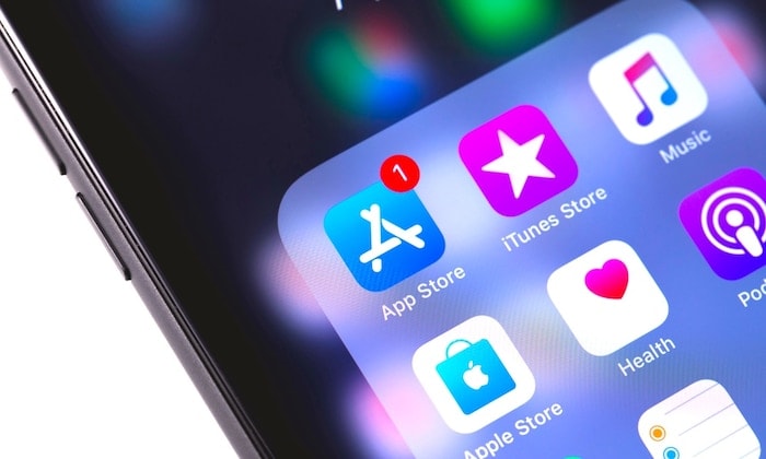 Doanh thu Apple Store ghi nhận tăng trưởng hai con số: Ứng dụng tỏ ra cực kì phổ biến trong đại dịch khi doanh thu từ App Store mà Apple ghi nhận được cho là đã tăng trưởng tới hai con số. Tăng trưởng lần này đến từ cả mua nội dung trong ứng dụng và đăng kí người dùng trả phí. (Ảnh: Shutterstock)
