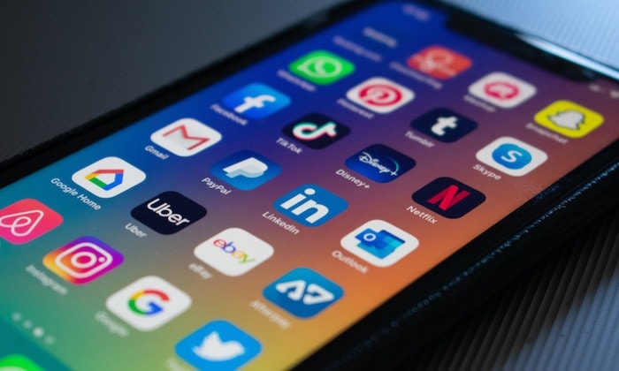 Đăng kí dịch vụ bên thứ ba cao chưa từng có: Theo Apple, đăng kí sử dụng dịch vụ của các bên thứ ba đã tăng 30% so với cùng kì năm trước. Đây cũng là một dòng doanh thu của Apple bởi Apple luôn thực hiện thu một khoản phí dựa trên doanh thu của các đơn vị cung cấp dịch vụ bên thứ ba thông qua thiết bị của mình. (Ảnh: iDropNews)