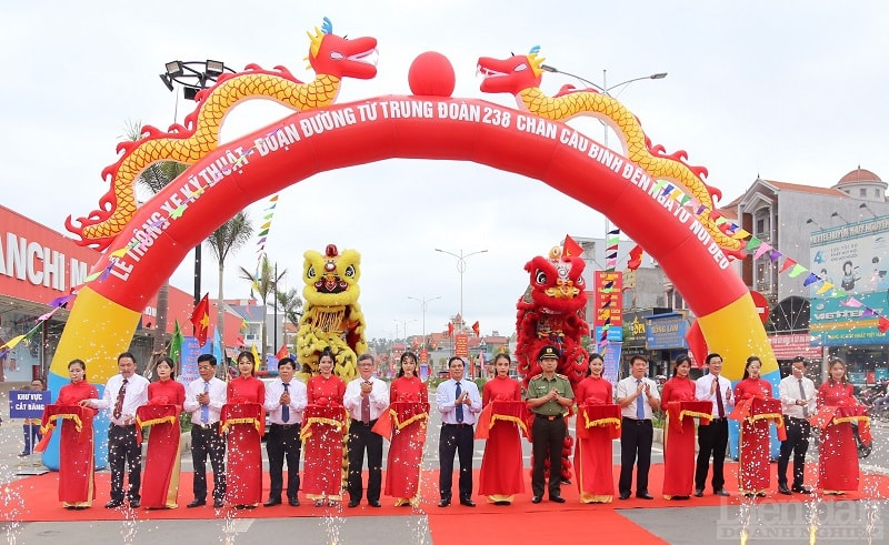 Trong bối cảnh thành phố và cả nước đang thực hiện các biện pháp phòng, chống nhằm đẩy lùi dịch bệnh COVID-19, Lễ thông xe kỹ thuật đoạn từ Trung đoàn 238 đến Ngã tư Núi Đèo thuộc Dự án đầu tư cải tạo đường tỉnh 359 còn thể hiện cố gắng, nỗ lực và quyết tâm của Đảng bộ, chính quyền, quân và dân thành phố trong việc đạt mục tiêu kép là phòng chống dịch bệnh và phát triển kinh tế, xã hội.