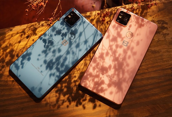 Bphone thế hệ mới được thiết kế thêm màu hồng để phù hợp với phái nữ.