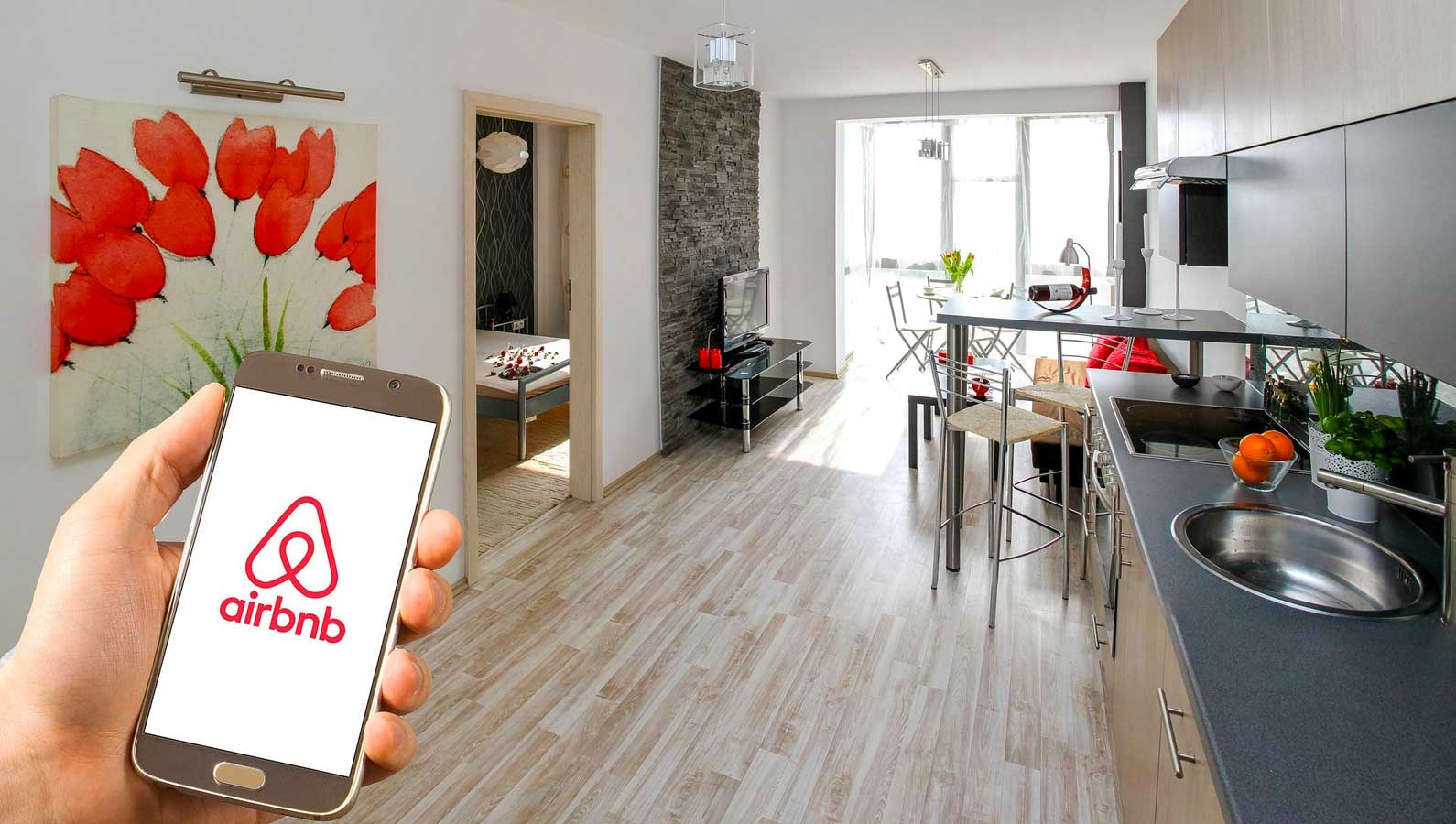 Airbnb là một startup với mô hình kết nối người cần thuê nhà, thuê phòng nghỉ với những người có phòng cho thuê trên khắp thế giới.