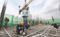Thâu tóm bất động sản trên sàn: Nguy và Cơ