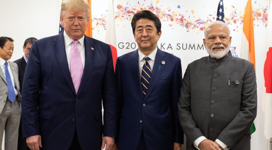 Tổng thống Trump với Thủ tướng Nhật Bản, Shinzo Abe, và Thủ tướng Ấn Độ, Narendra Modi, trong cuộc họp ba bên vào ngày đầu tiên của hội nghị G20 vào ngày 28 tháng 6 năm 2019.