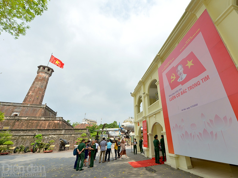 Triển lãm “Luôn có Bác trong tim”