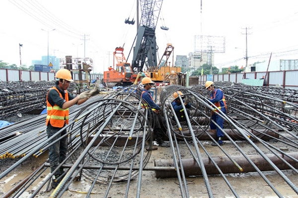 Các cổ phiếu thuộc nhóm ngành vật liệu xây dựng, thép được kỳ vọng sẽ hưởng lợi từ sóng đầu tư công.