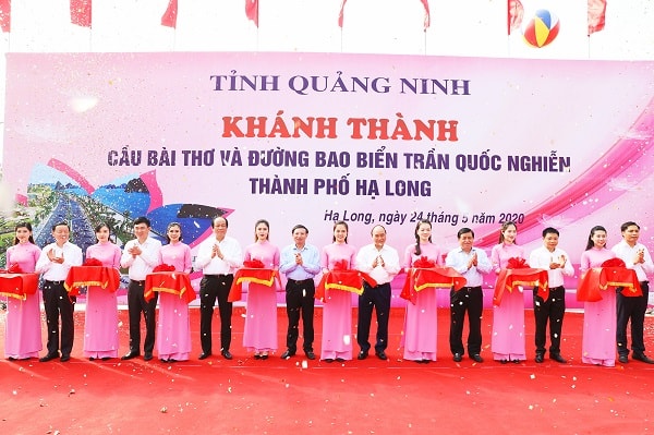 Thủ tướng Chính phủ Nguyễn Xuân Phúc cắt băng khánh thành Đường bao biển Trần Quốc Nghiễn.