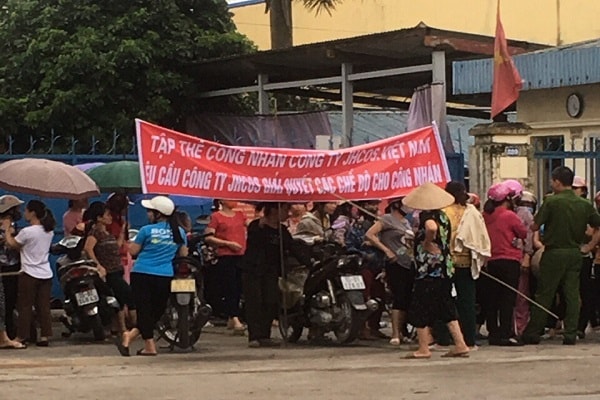 Công nhân công ty TNHH Jhcos Việt Nam, biểu tình đòi quyền lợi