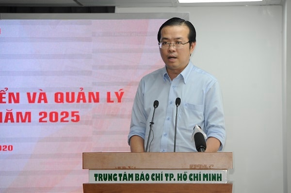 ông Lê Văn Minh - Thành ủy viên, Phó Trưởng ban Thường trực Ban Tuyên giáo Thành ủy TP. HCM phát biểu tại Hội nghị.