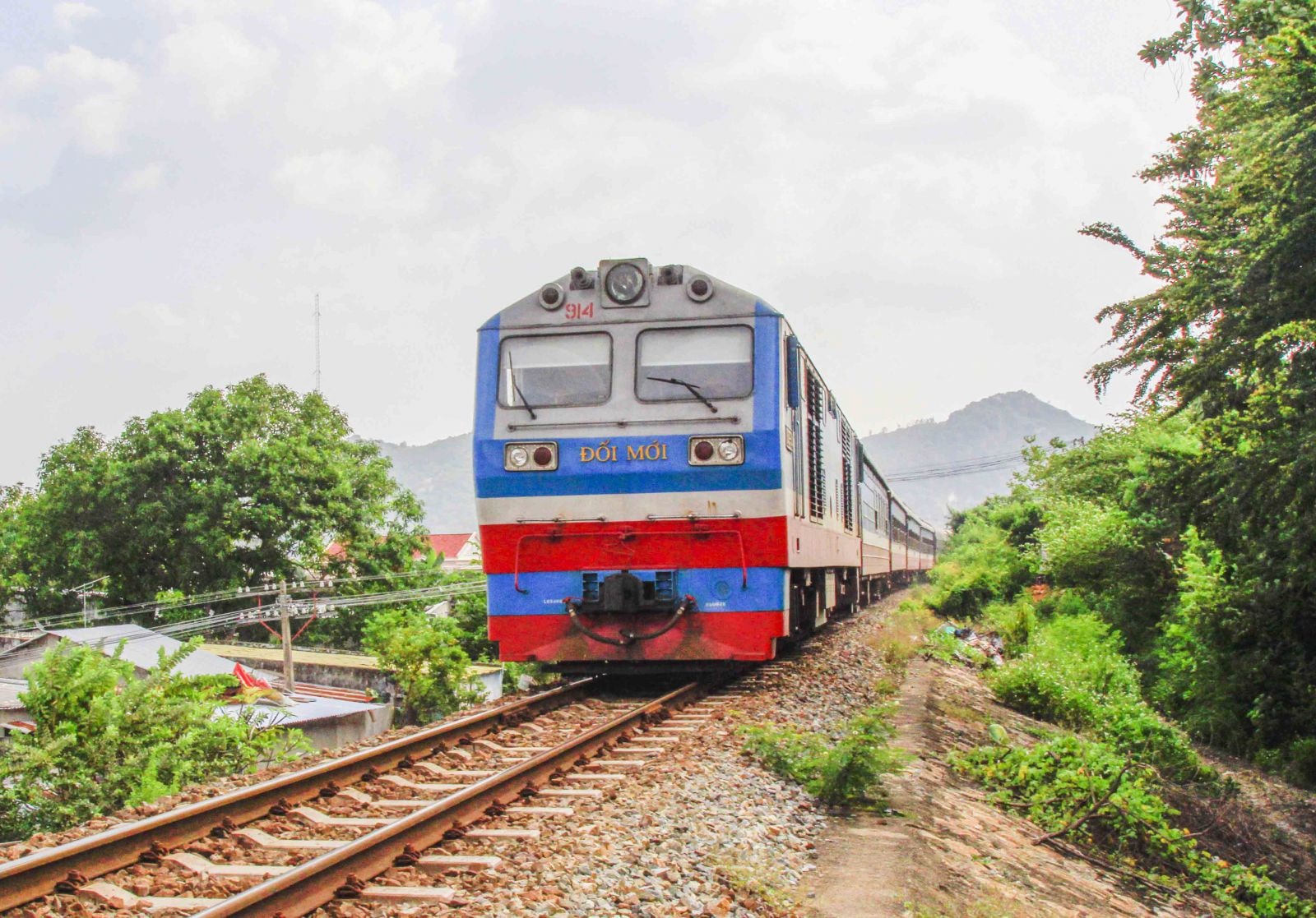 Thủ tướng Chính phủ đồng ý với Bộ GTVT và Ủy ban Quản lý vốn Nhà nước tại doanh nghiệp về việc, chưa điều chuyển Tổng công ty Đường sắt Việt Nam về lại Bộ GTVT. 