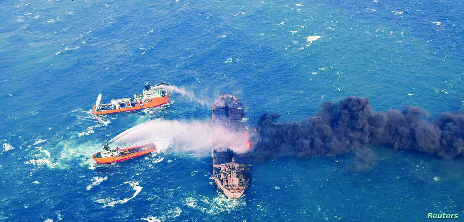 Cứu hộ tàu dầu Sanchi quốc tịch Panama gần bờ biển Trung Quốc.