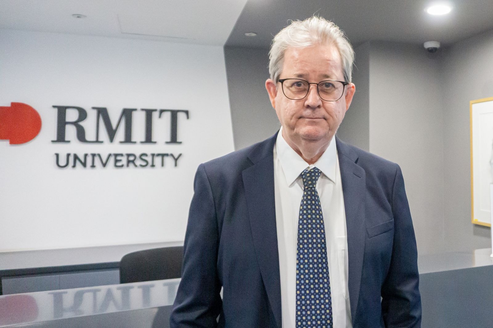Chủ nhiệm bộ môn Kinh doanh quốc tế tại RMIT Việt Nam Tiến sĩ John Walsh đề xuất ngành nông nghiệp Việt Nam nên tập trung hơn vào sản phẩm có giá trị gia tăng nhằm đối phó với đại dịch COVID-19.