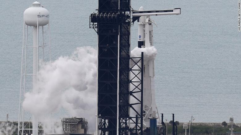 SpaceX tại địa điểm phóng tên lửa tại Trung tâm vũ trụ John F. Kennedy trên đảo Merritt ở Florida, Hoa Kỳ