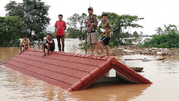 Vỡ đập phụ của dự án thủy điện Xe Pian-Xe Namnoy (Lào) năm 2018 làm hàng trăm người mất tích.
