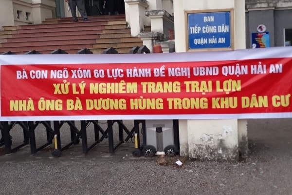 Người dân ngõ 60 Thư Trung liên tục kiến nghị các cơ quan chức năng xử lý gia trại gây ô nhiễm môi trường của ông Hùng