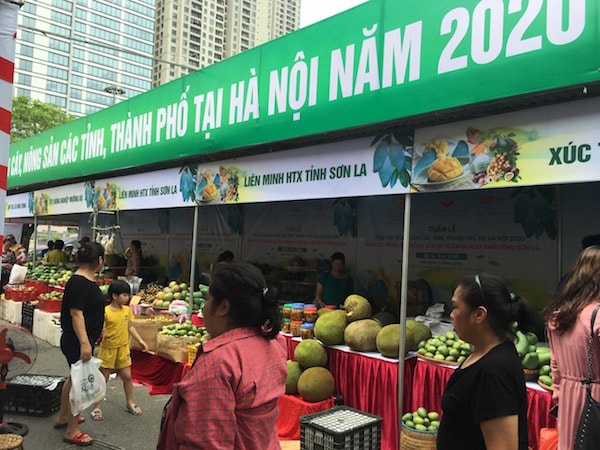 để kích cầu tiêu dùng, hệ thống bán lẻ đưa ra nhiều chương trình khuyến mại, kích cầu người tiêu dùng, qua cả kênh bán hàng online.