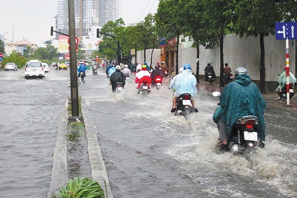 Đường Nguyễn Hữu Cảnh bị ngập sâu trong nước sau những trận mưa lớn vào tháng 10/2017