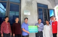 Vietcombank bàn giao 11 căn nhà đại đoàn kết cho tỉnh Hà Nam