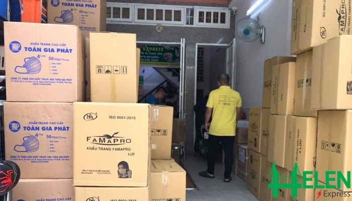Helen Express giúp bạn gửi khẩu trang y tế, áo chống bắn giọt chỉ từ 3-5 ngày