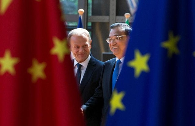 Chủ tịch Hội đồng châu Âu Donald Tusk (trái) và Thủ tướng Trung Quốc Lý Khắc Cường. Ảnh: Reuters.