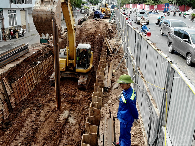 Con đường này được khởi công vào tháng 10/2017 và khánh thành vào 10/2010 và là công trình nghệ thuật kỷ niệm 1000 năm Thăng Long - Hà Nội.