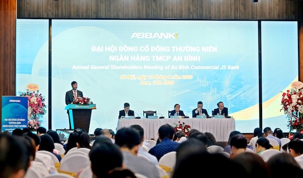 ABBANK đặt mục tiêu lợi nhuận trước thuế năm 2020 là 1.358 tỷ đồng. Ngân hàng đề xuất chưa chia cổ tức 2019 để tích luỹ vốn tăng cường năng lực tài chính, phục vụ chiến lược phát triển trong các năm tới.