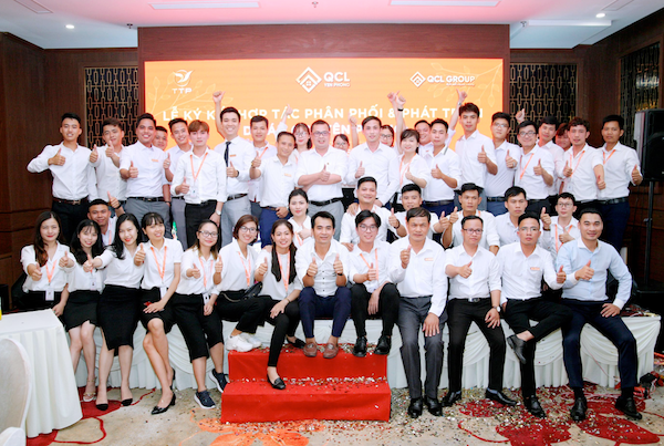 Tập thể nhân viên QCL Group